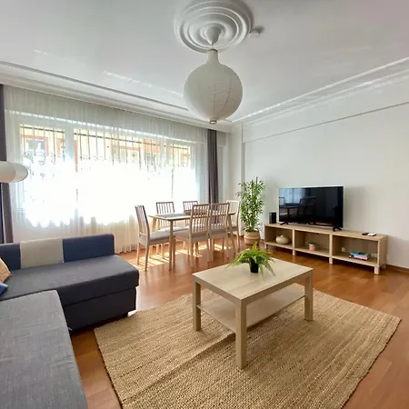 Apartment Excelent Locaiton & Spacious No3 *